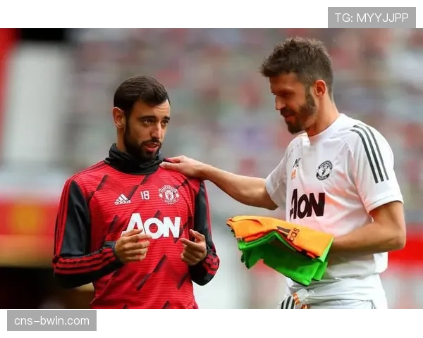 卡里克中场休息战术微调 收缩防线引诱埃弗顿压上创造反击空间